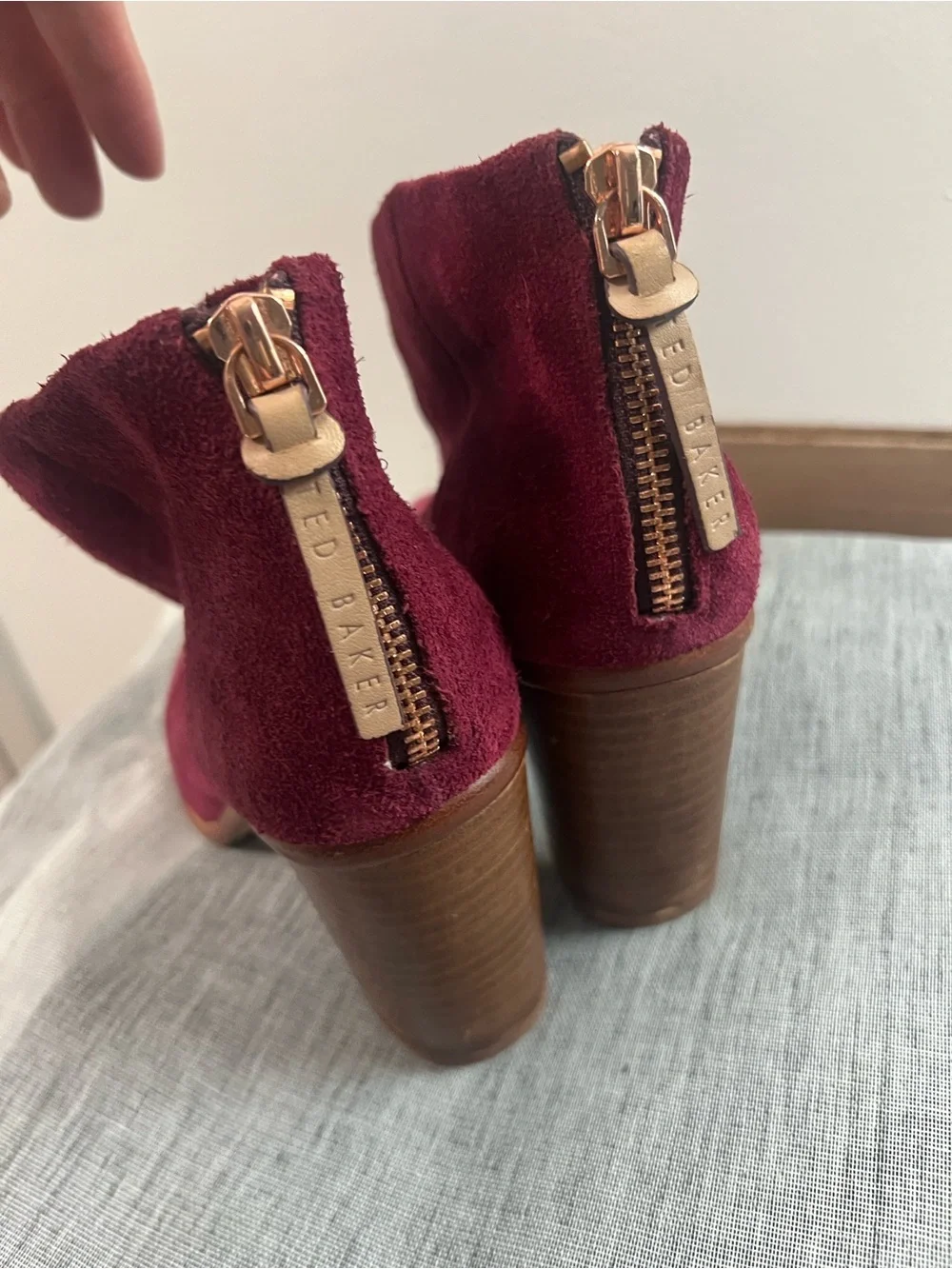 Ted Baker London Lorca 2 Burgundy Suede Block Heel Ankle Boots (36/5.5) EUC